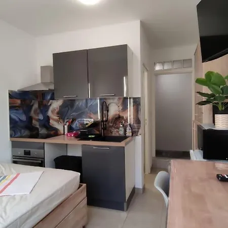 Apartment Orangerie *